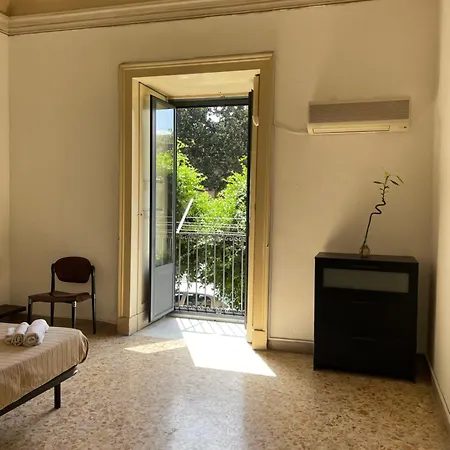 Bed And Books Bed and breakfast *