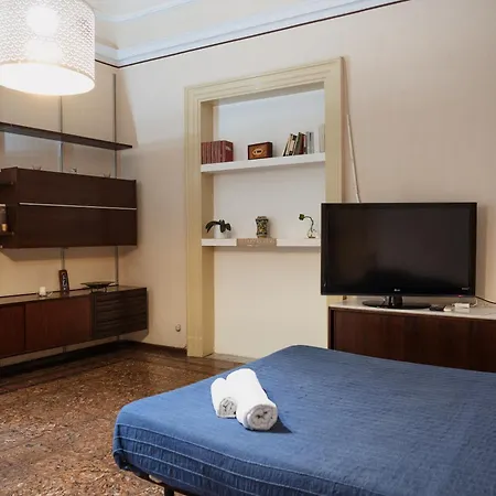 Bed & Breakfast Bed And Books *