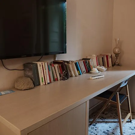 Bed And Books Bed and breakfast