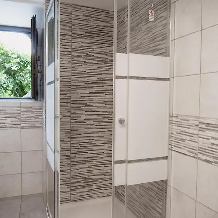 Bed And Books Bed and breakfast