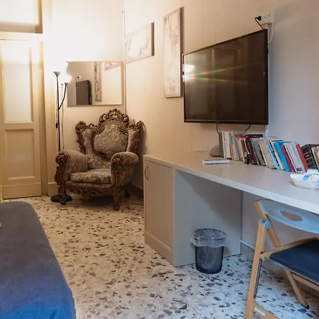 Bed And Books Bed and breakfast